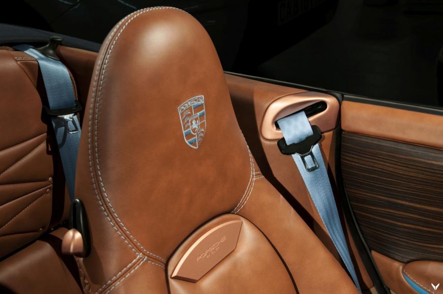 Детали интерьера Porsche 911 Carrera Cabriolet by Vilner 2020 года  (фото 12 из 21)